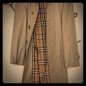 BURBERRY TRENCH Coat!!